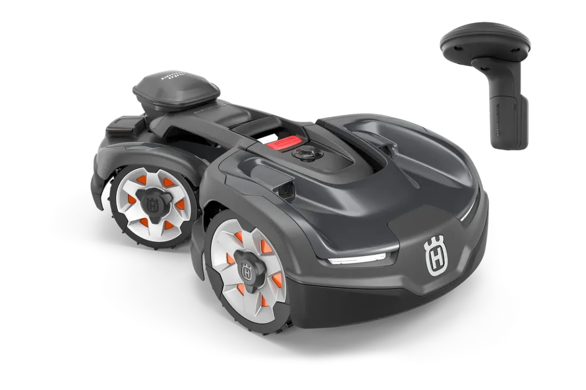 PACHET: Husqvarna Automower® 435X AWD NERA cu tehnologie fără cablu de perimetru + stație de referință — imaginea 1 din 10